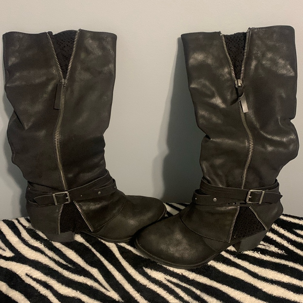 Black Jellypop distressed/lace boot ( excellent condition) Size 8